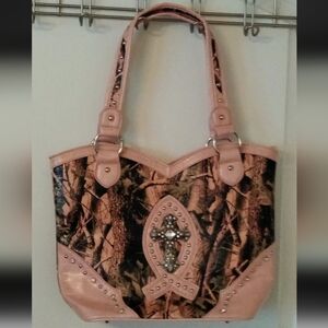 NWOT Women's Montana West Ex-Large Pink Camo Leather & Rhinestones Shoulder Bag